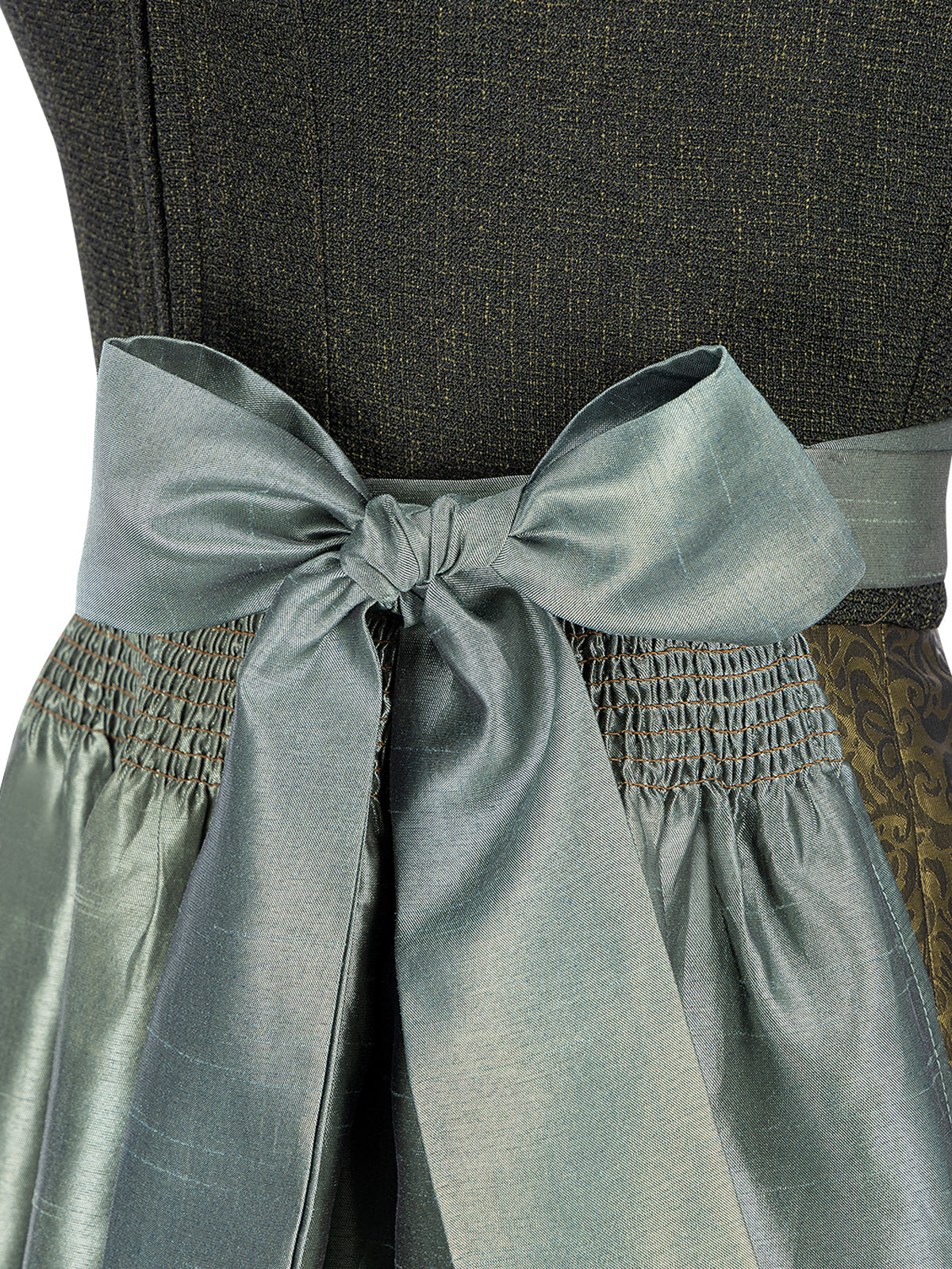 Dora – Elegantes Dirndl in Grün