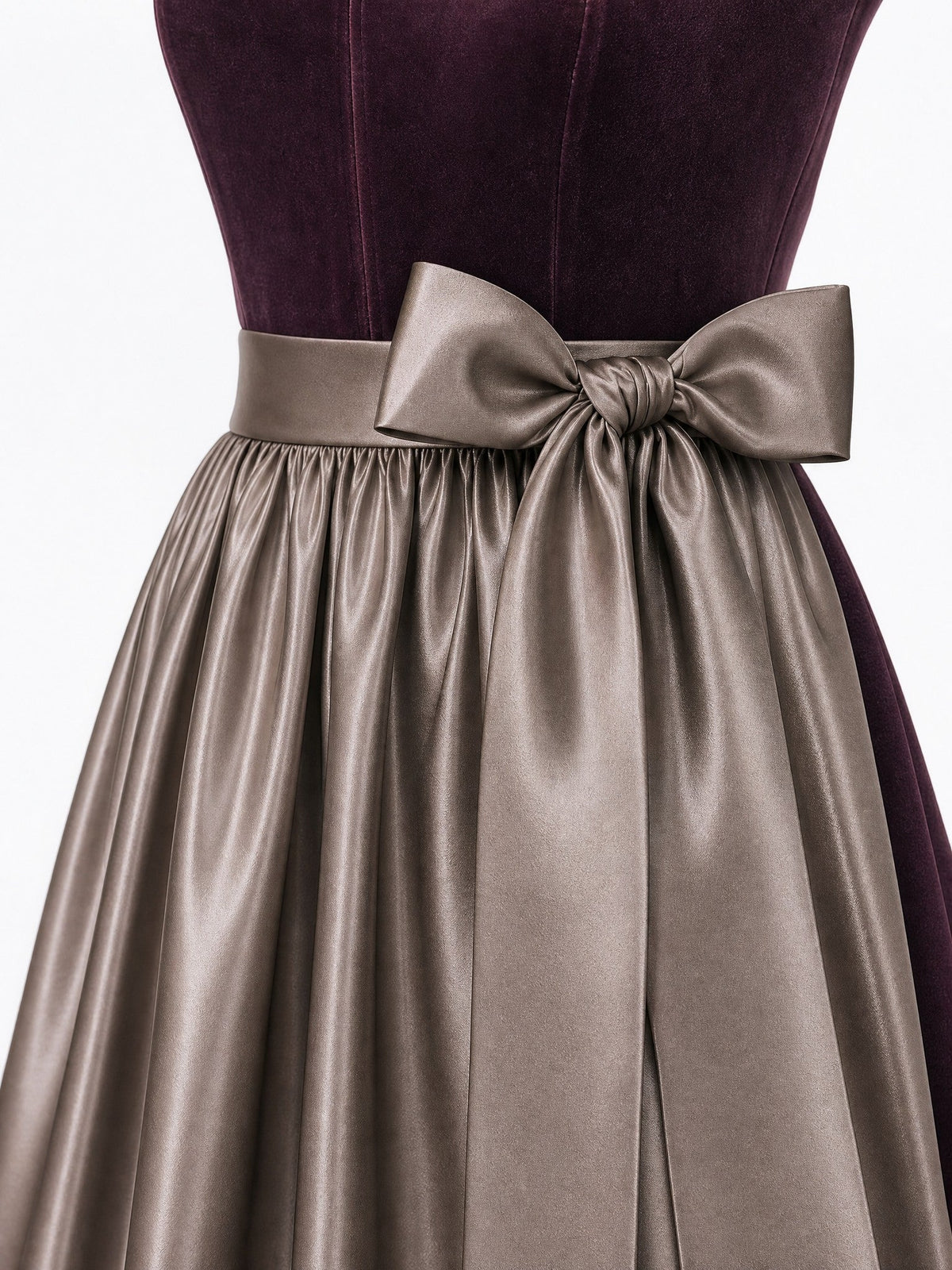 Dirndl Hanna in Brombeere mit Taupe Schürze - Detailansicht Taille und Schleife