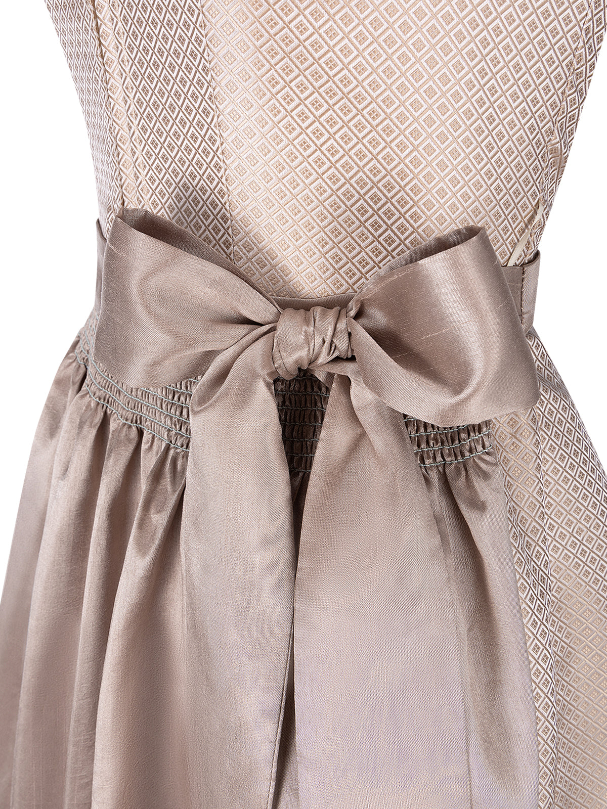 Mila Dirndl im klassischen Trachtenstil – Beige