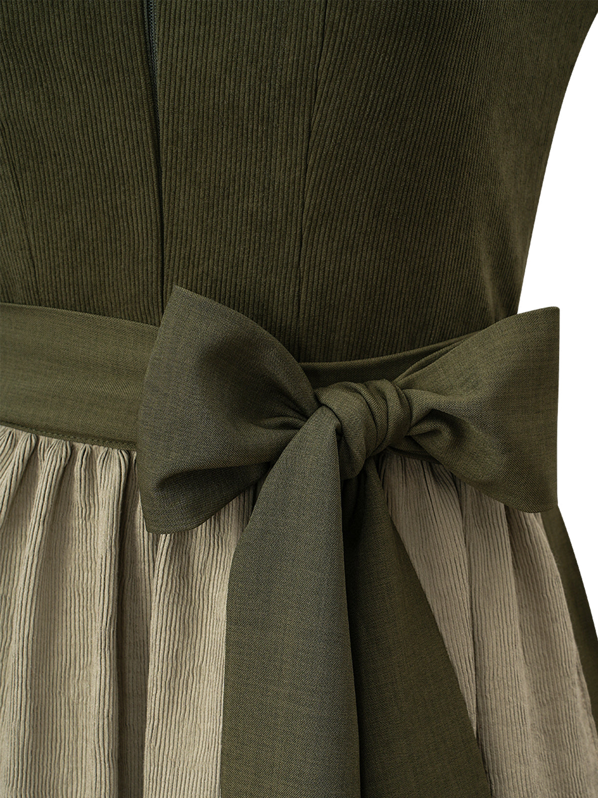 Damen Dirndl Kira in Grün – Herz-Ausschnitt