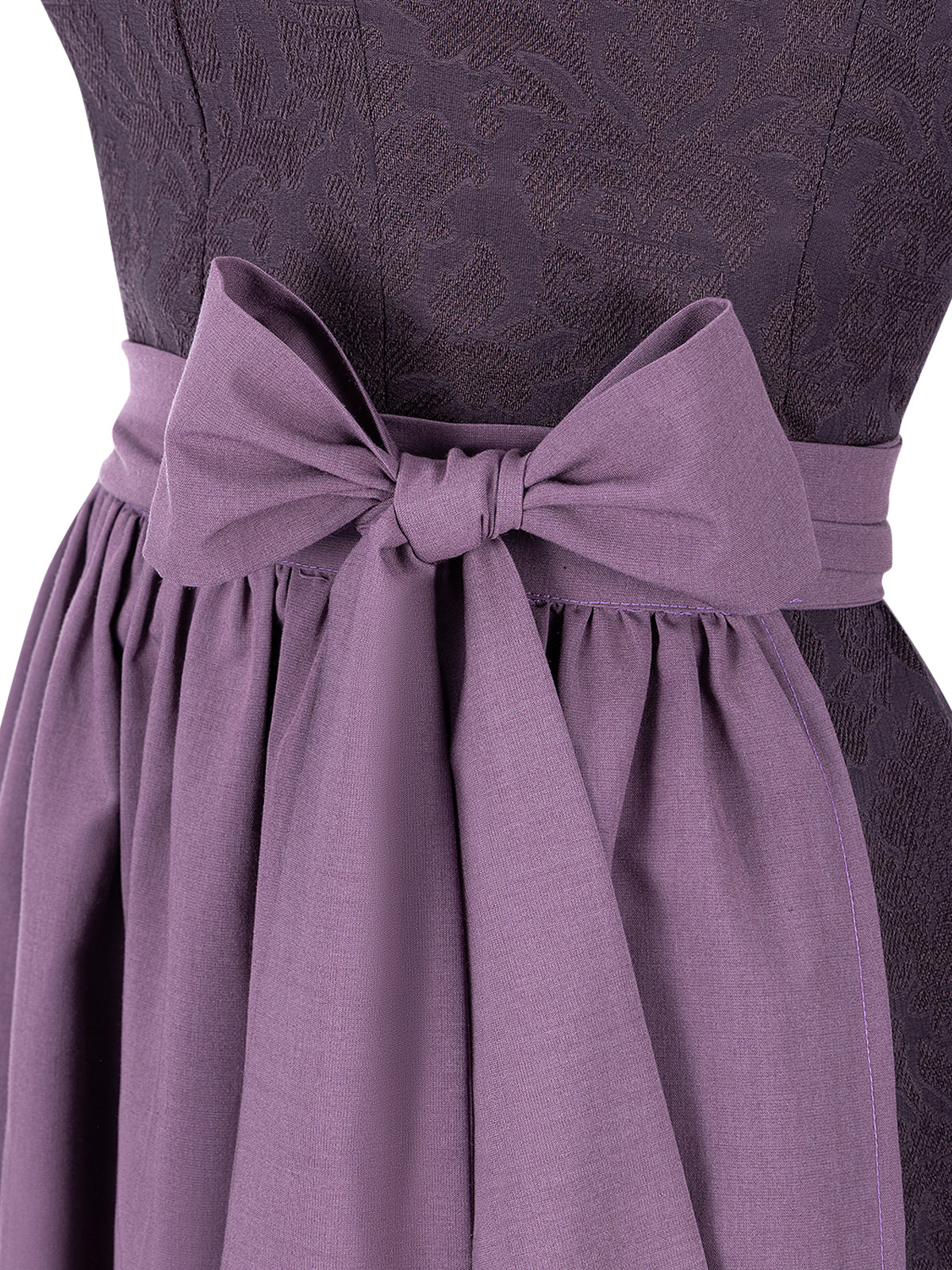 Akela – Elegantes Dirndl in Lila