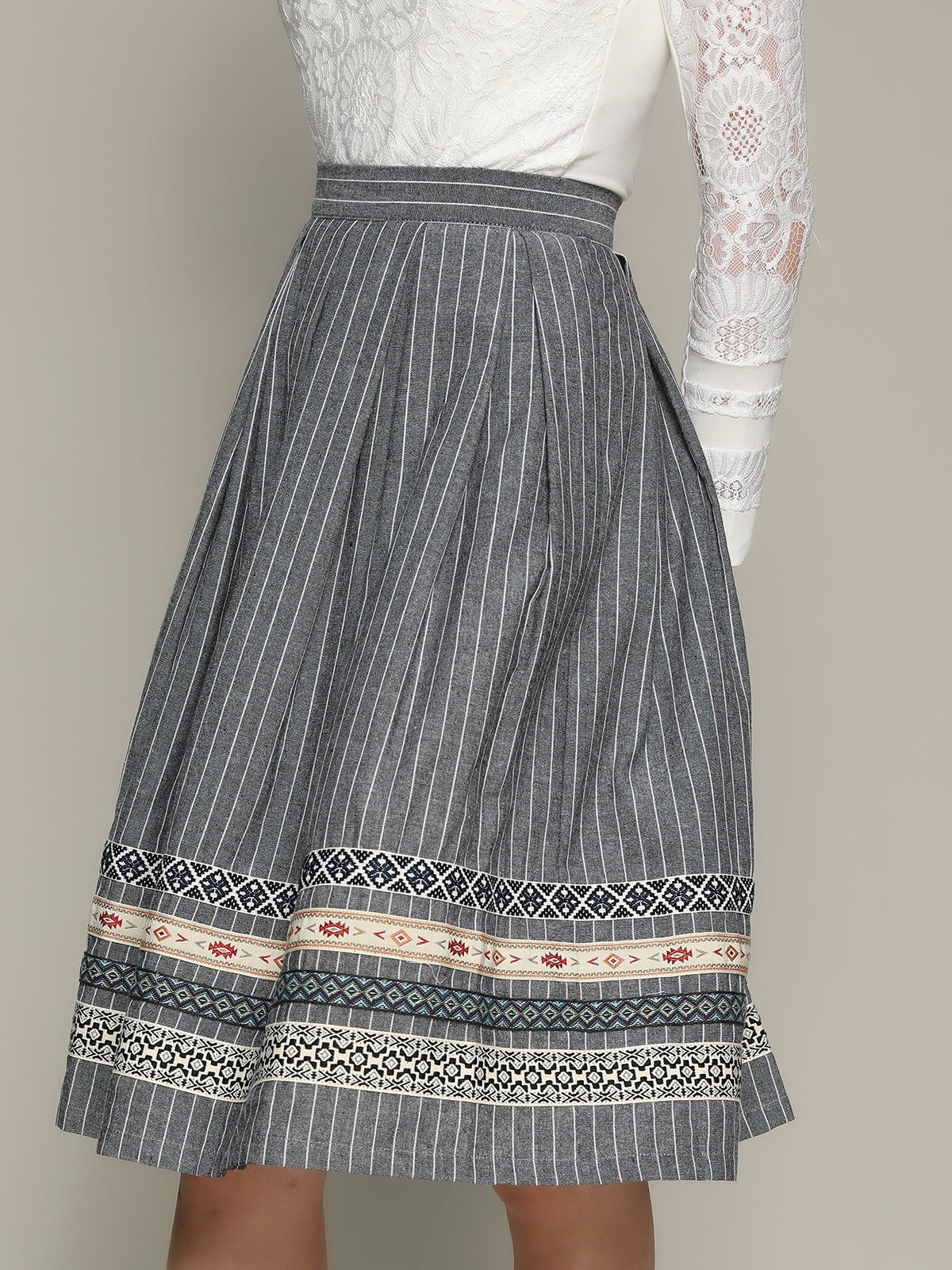 Trachtenrock Mirabelle in Grau mit Gestreifte Muster