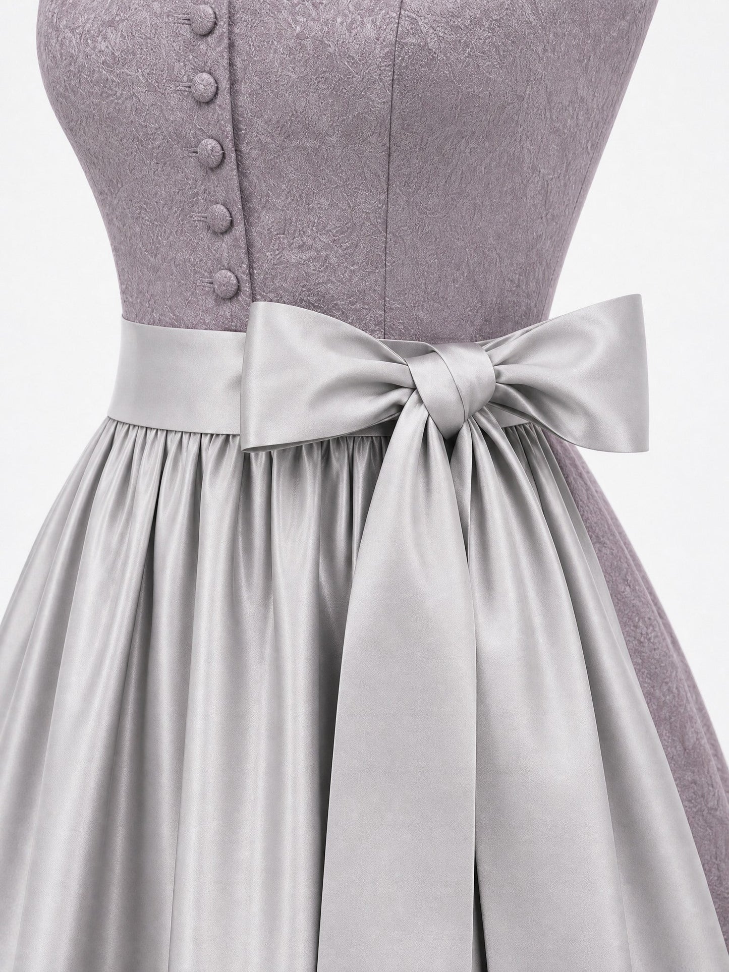 Dirndl Victoria in Rauchflieder mit Perlgrau Schürze - Detailansicht Taille und Schleife