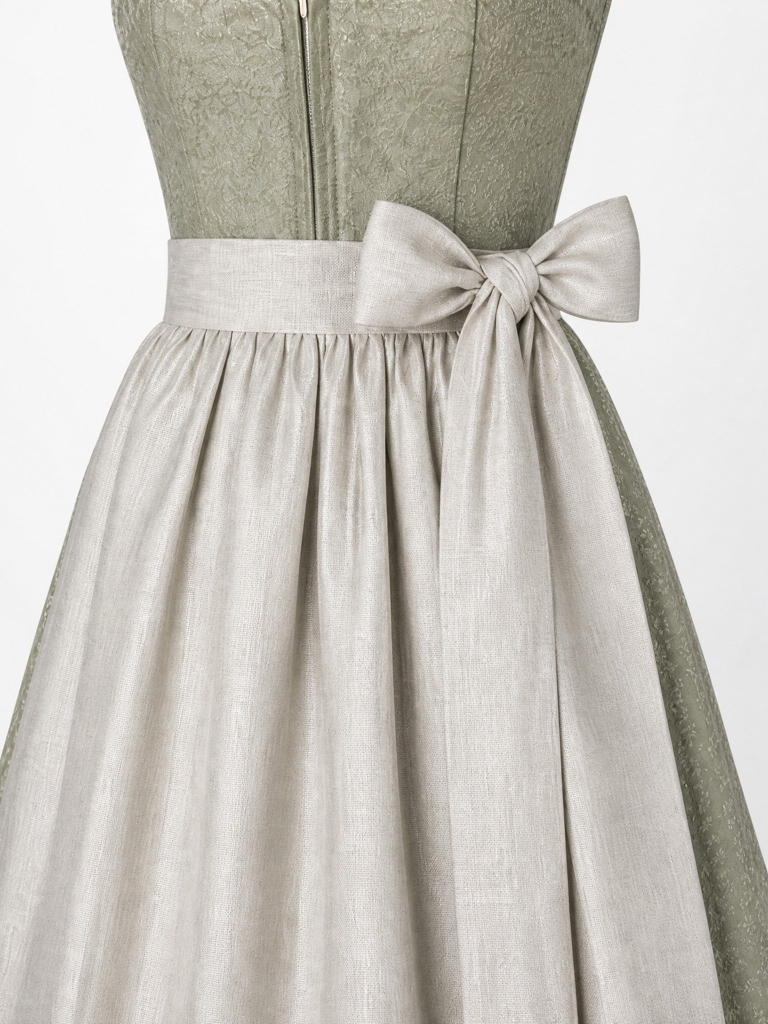 Dirndl Felicia in Salbeigrün mit Perlgrau Schürze - Detailansicht Taille und Schleife