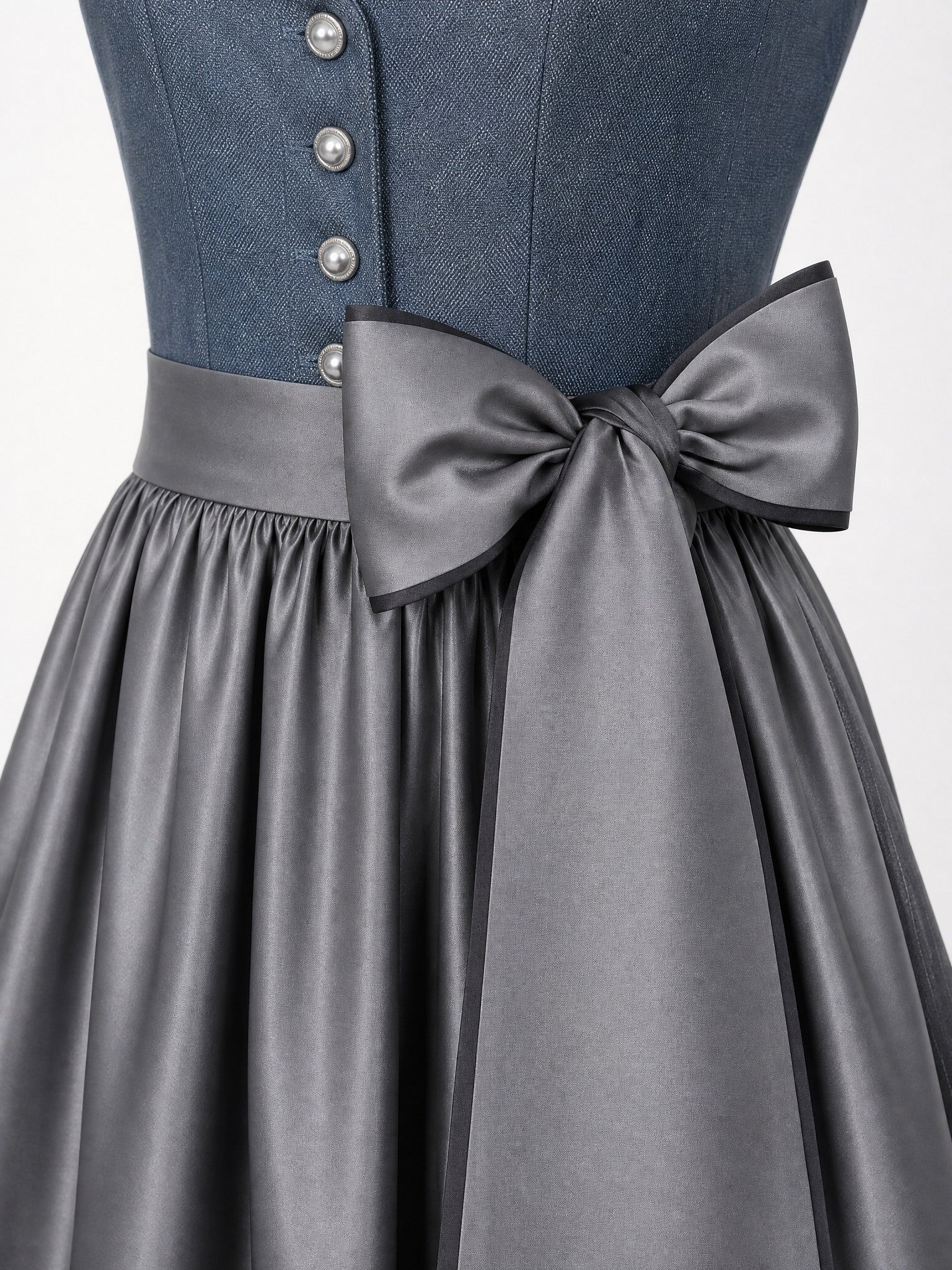 Dirndl Bella in Stahlblau mit Sturmgrau Schürze - Detailansicht Taille und Schleife