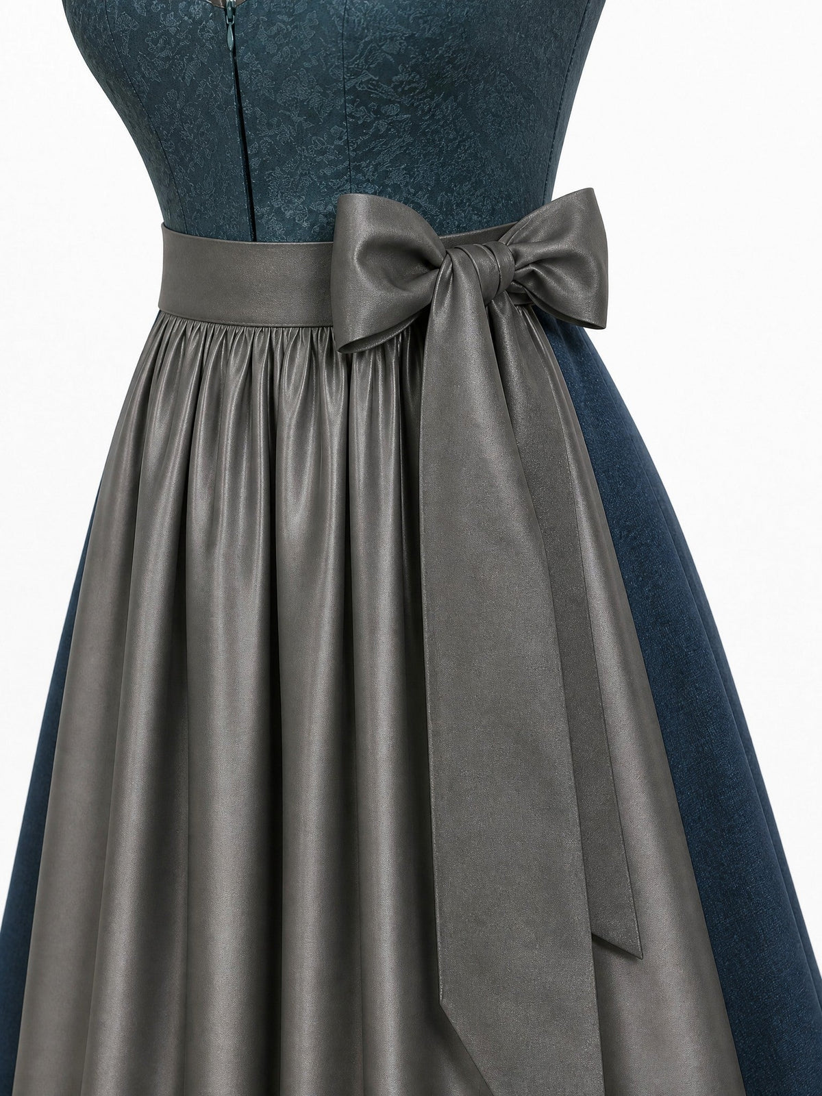 Dirndl Karla in Rauchpetrol mit Pewtergrau Schürze - Detailansicht Taille und Schleife